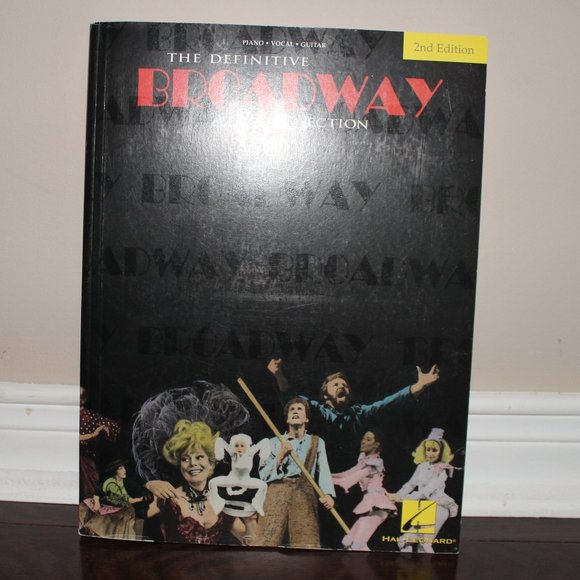 Definitive Broadway Collection Piano Vocal Guitar Music 120 Songs Hal Leonard - Picture 1 of 7